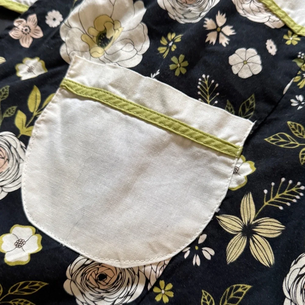 Now Designs Black Floral Ruffle Apron with Pockets Full Length Kitchen Cooking